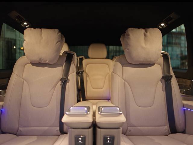 Luxury Private Airport Transfer in Porto — 2