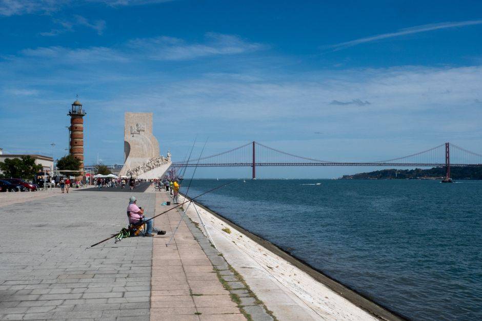 Transfer from Sesimbra (Hotel/Accommodation) to Lisbon (Hotel/Airport) – Alfama