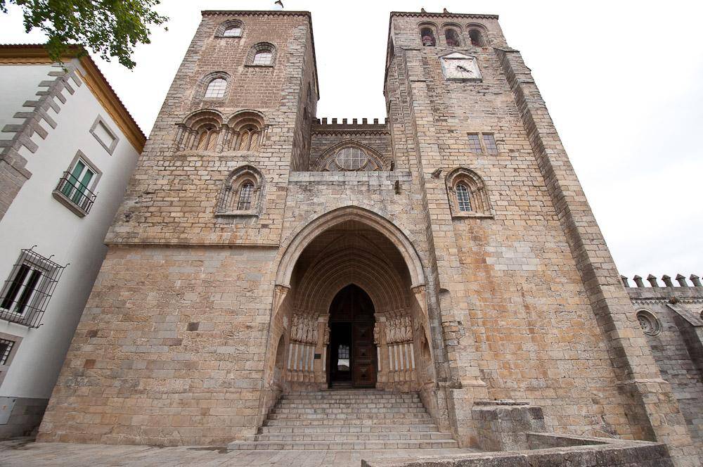 Castelos e Vilas do Alentejo: Evoramonte, Estremoz e Monsaraz — Privado