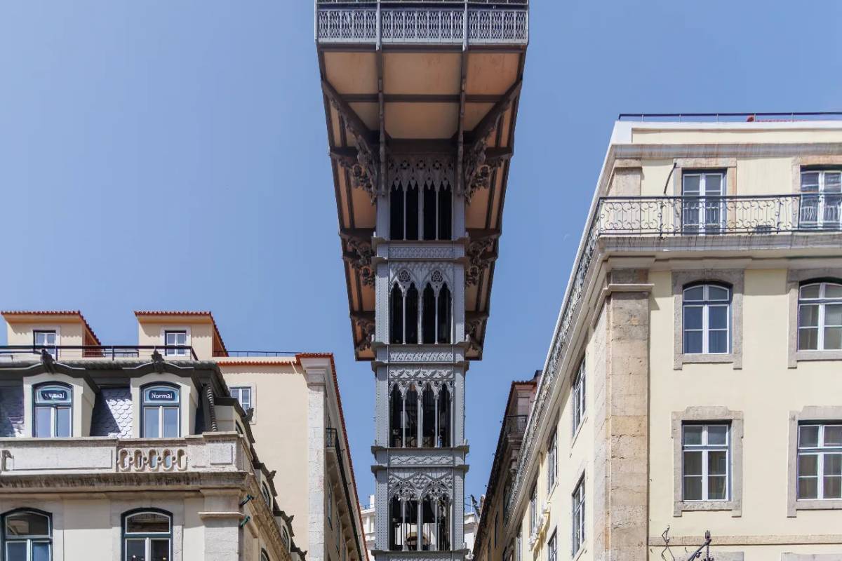 Transfer from Cascais (Hotel/Train Station) to Lisbon (Hotel/Airport) – Praça do Comércio