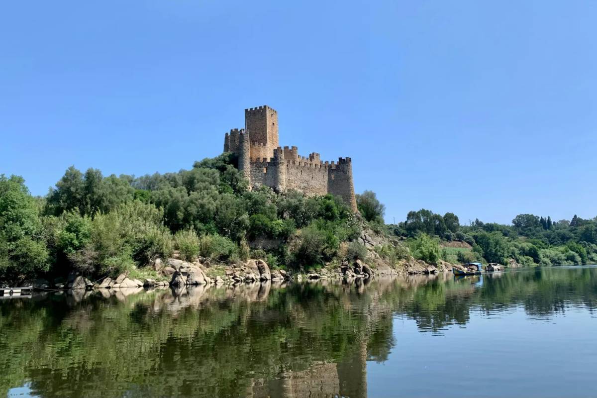 Almourol and Tomar: Templar Heritage and Optional Wine Tasting — Private