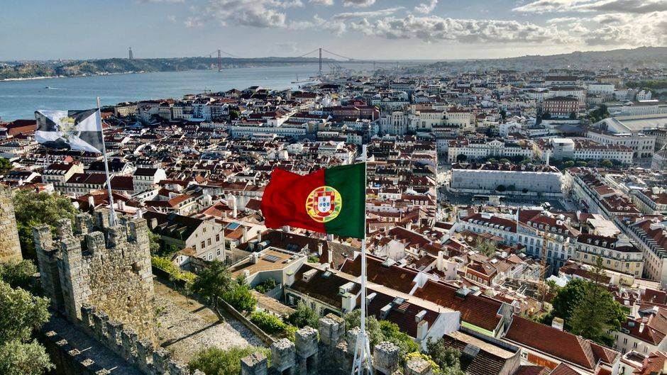 Transfer de Madrid (Hotel/Aeroporto) para Lisboa (Hotel/Aeroporto) – Praça do Comércio