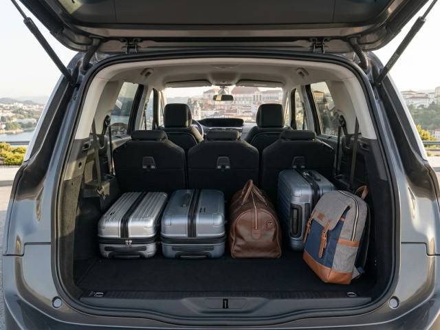 Premium Private Transfer: Lisbon to Sintra / Cascais Coast — 2