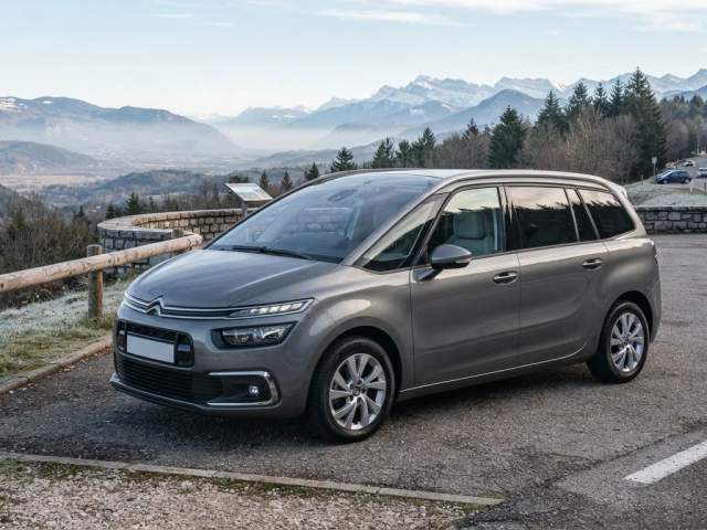 Premium Winter Transfer: Lisbon to Serra da Estrela