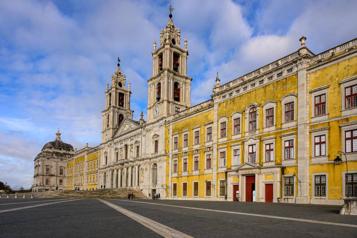 Desde Lisboa: excursión a Mafra, la Aldea de José Franco y Ericeira