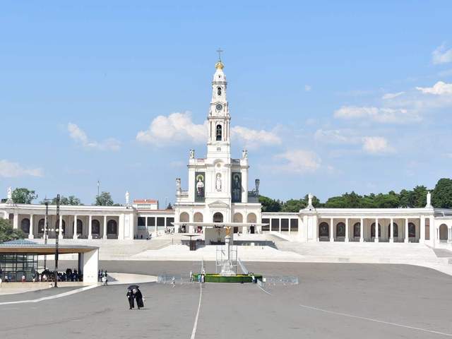Óbidos → Nazaré → Alcobaça → Fátima → Batalha