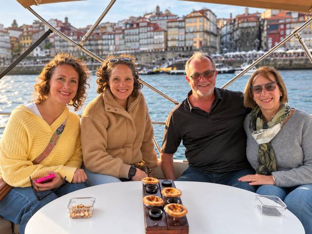 Cruzeiro de Iate de Luxo no Rio Douro com Vinho do Porto e Opção Pôr do Sol — 2