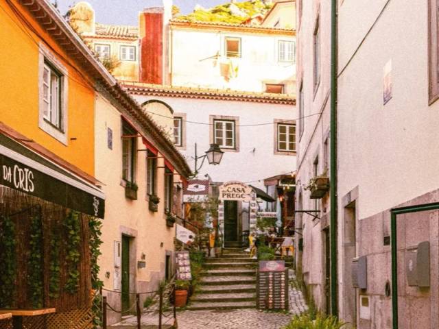 Sintra Half-Day Small-Group Tour with Pena Palace Ticket — 3