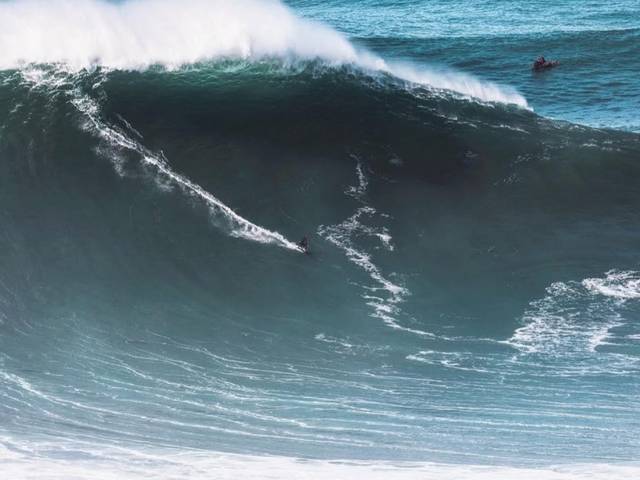 Nazaré Big Wave Private Tour from Lisbon — 2