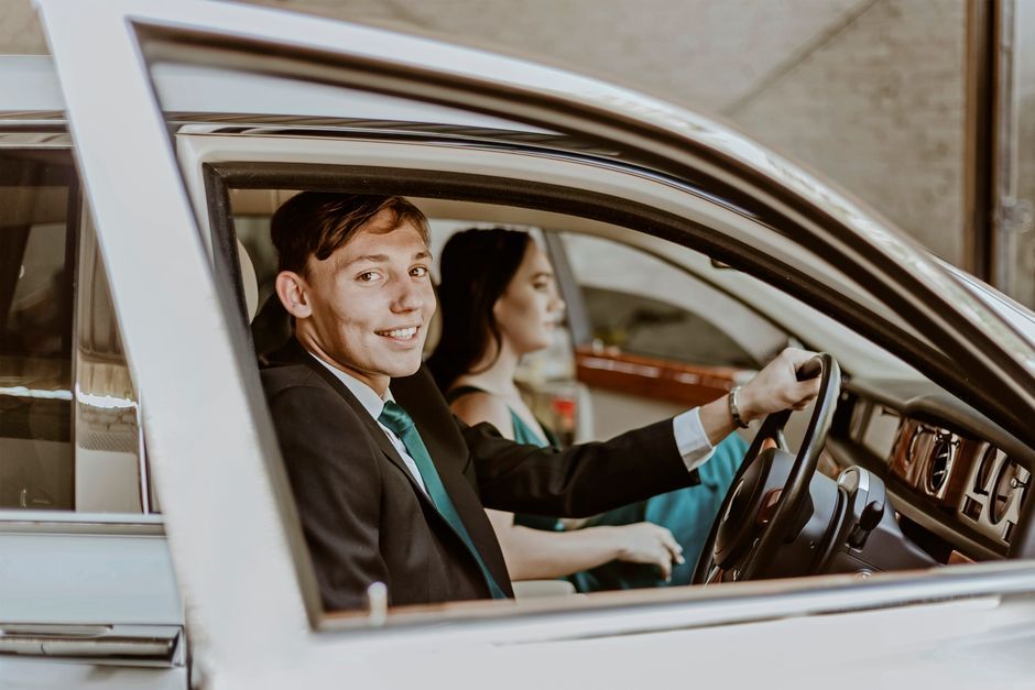 Fahrer zur Verfügung — halber Tag (4 Std., bis 100 km) — 2