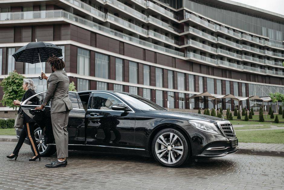 Fahrer zur Verfügung — halber Tag (4 Std., bis 100 km)