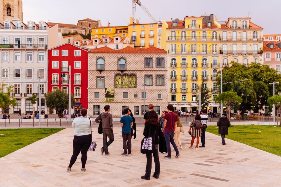 Full-day tour guide (up to 9 hours, 8-14 people) — 2
