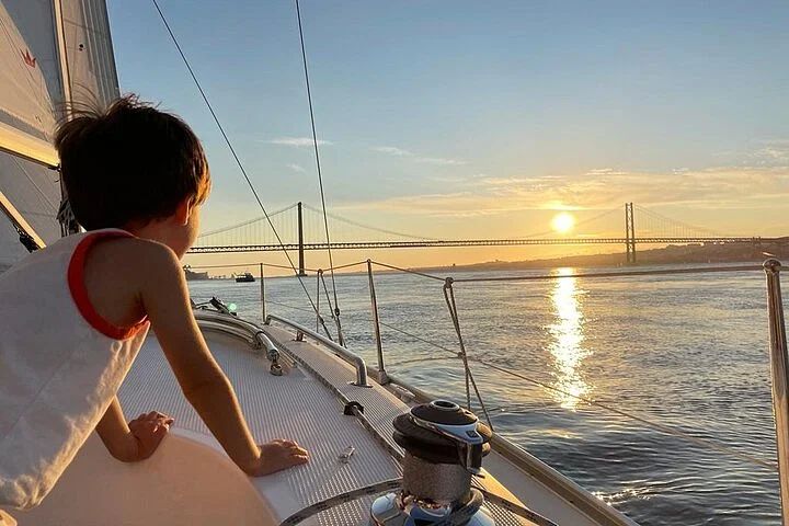 Balade en bateau au coucher du soleil à Lisbonne — 3