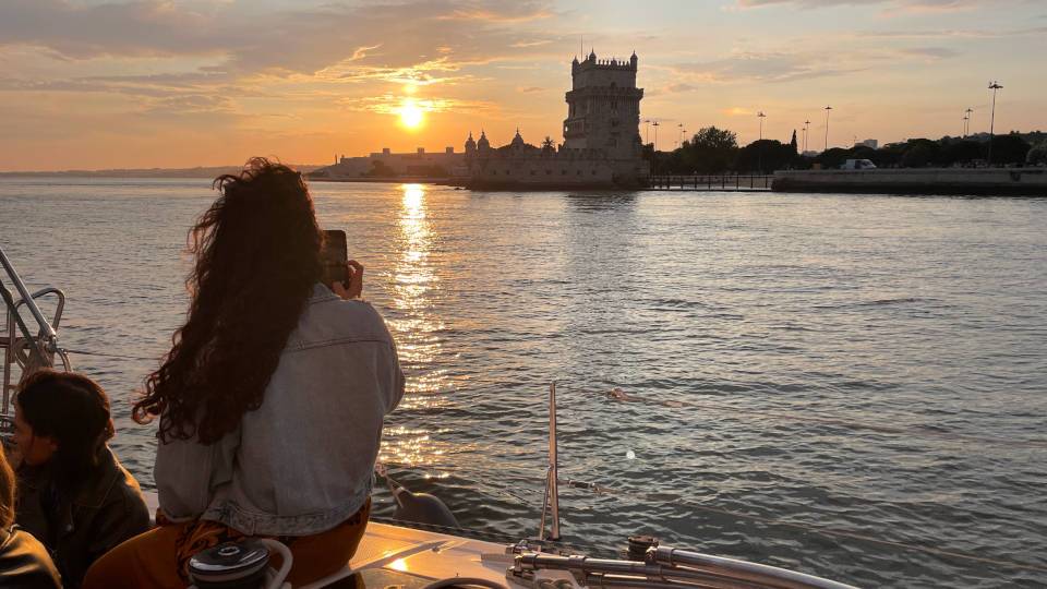 Balade en bateau au coucher du soleil à Lisbonne