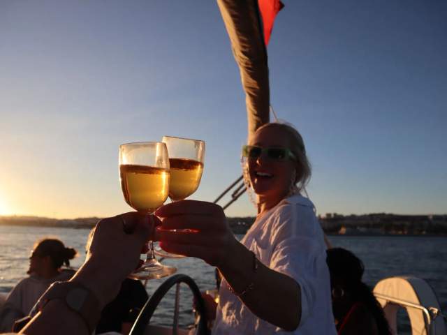 Lisbon Sunset Sailing – Small Group (max 10) Wine & History