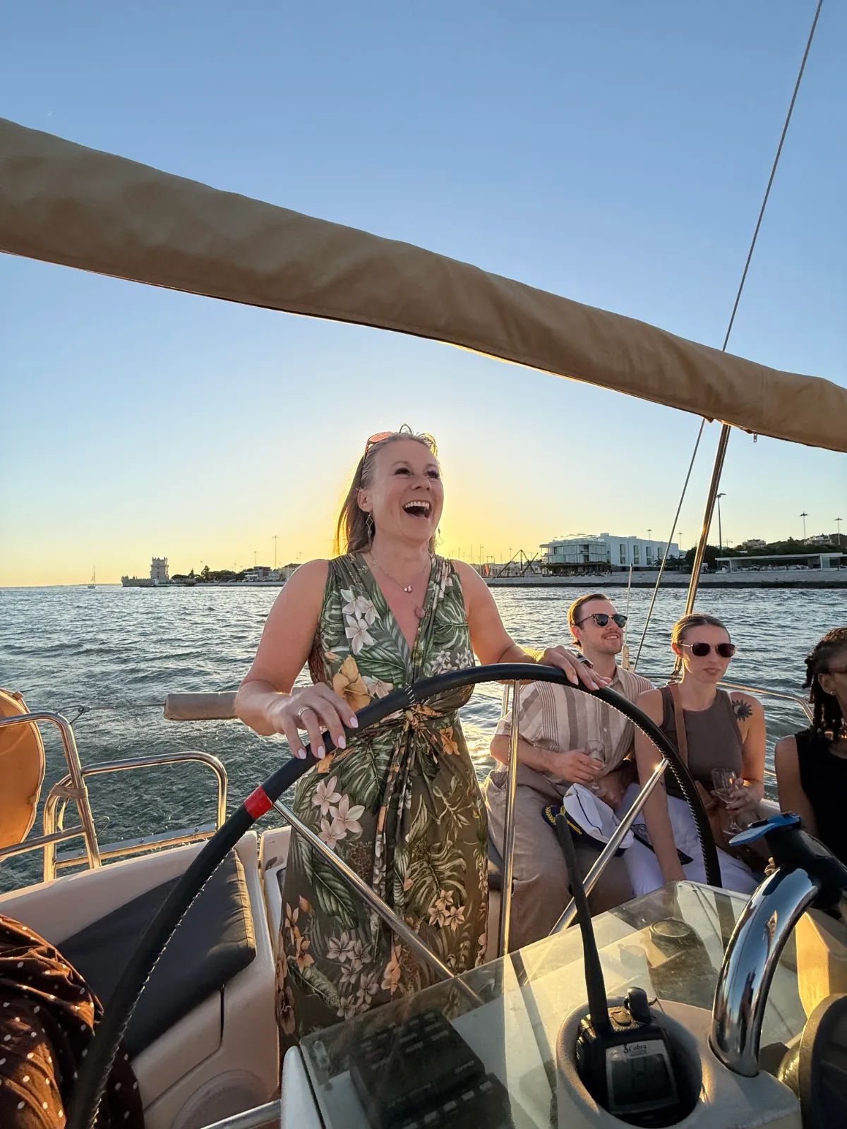 Croisière au coucher du soleil à Lisbonne – Petit groupe (10 personnes max.) avec vin et histoire — 3