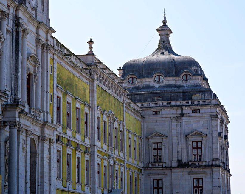 Tour Privado a Mafra, Óbidos, Alcobaça e Nazaré: Palácio, Mosteiro e Mar