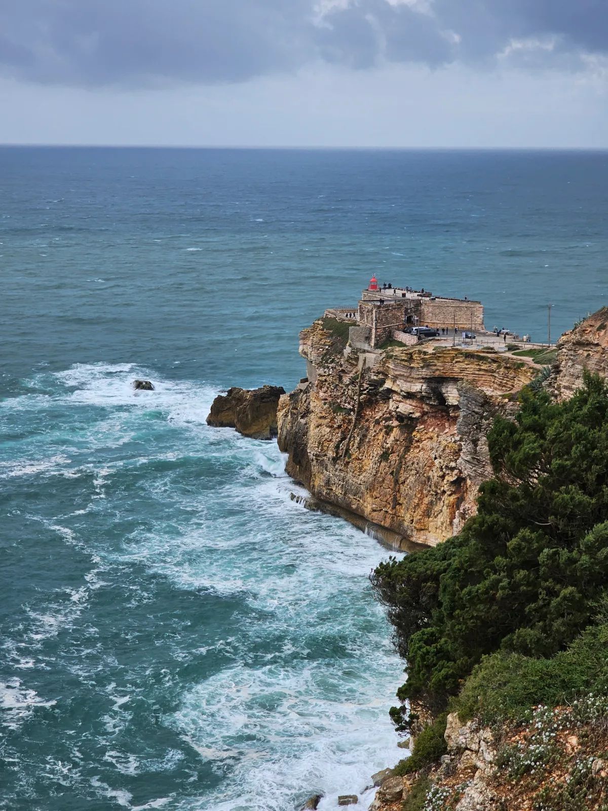 Jardín de la Paz, Parque Edén, Fátima, Nazaré, Óbidos, Batalha y Grutas da Moeda — 3
