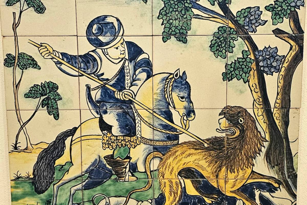 PRIVATE Tour to a Tile Factory, Setúbal and Évora from Lisbon